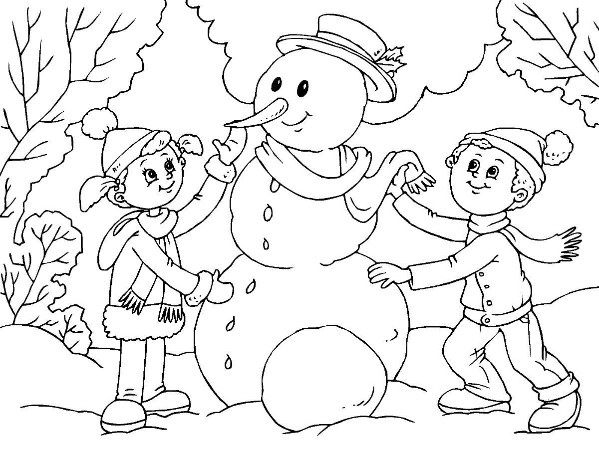 Desenho de Crianças Fazendo Boneco de Neve para Pintar