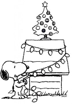 Desenho do Snoopy Decorando suá casa para O Natal para Colorir