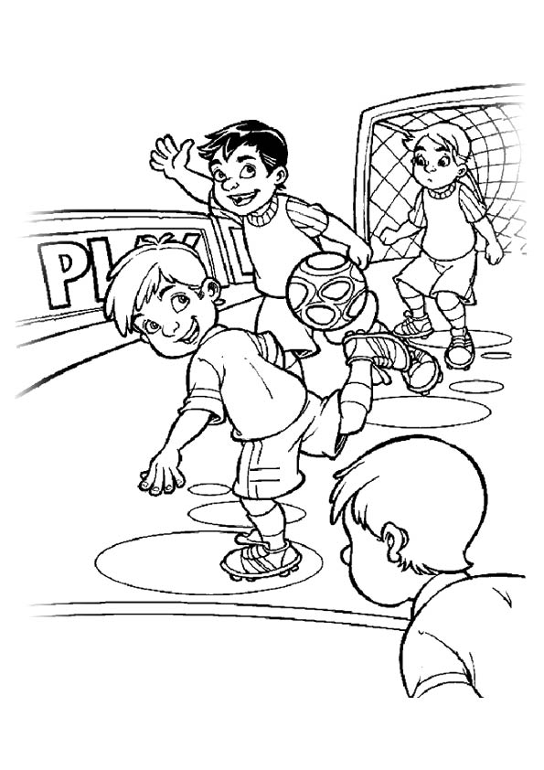 Desenho de Crianças Jogando Futebol na Educação Física para Colorir